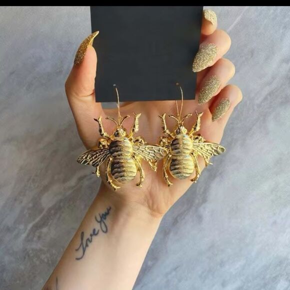 Zara Bold Gold Bee Statement Earrings – Nature-Inspired Fashion Jewelry - Picture 1 of 7